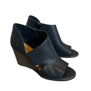 Lucky Brand Jedrek Black Leather Peep Toe Wedge 8.5